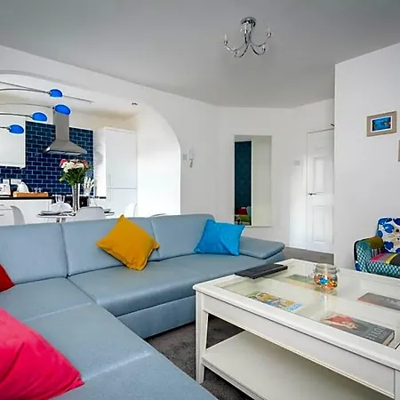 Live In Grange Leeds (West Yorkshire)