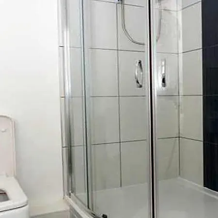 Apartment Live In Grange Leeds (West Yorkshire)