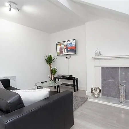 Live In Grange Apartment *
