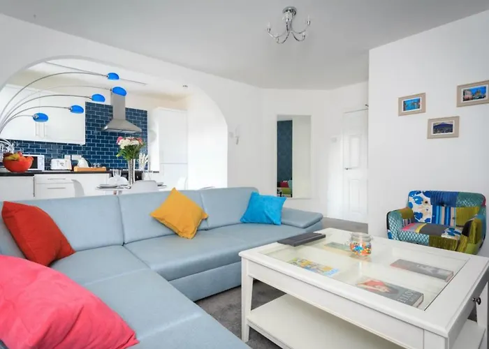 Live In Grange Leeds (West Yorkshire)